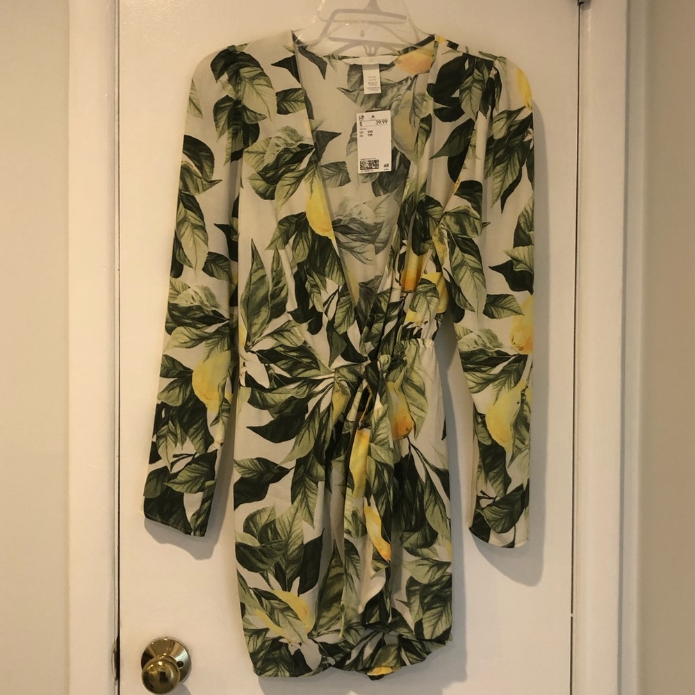 NWT H&M V-Neck Tropical Print Romper - Picture 4 of 7